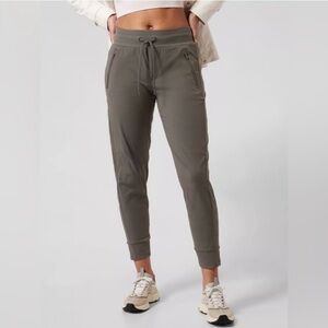 Athleta Trekkie North Jogger Mountain Olive Size 22